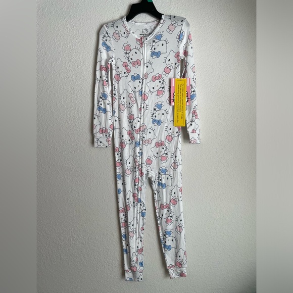 Hello Kitty White Pajama Onesie with Pink and Blue Print Footless size 5T-NWT - Picture 4 of 4
